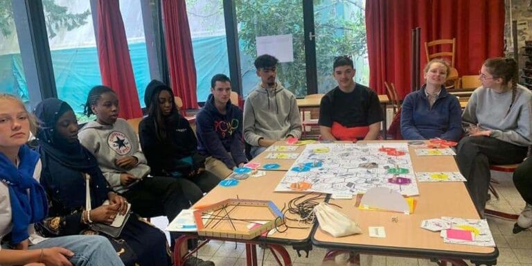 ACTUS_220503_immersion Jeux entre élèves francophones et néerlandophones à l'ESND